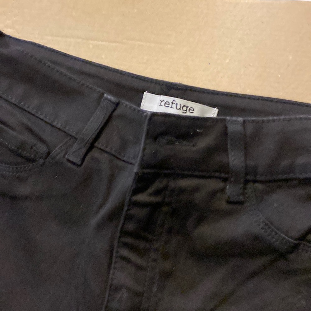 BLACK JEANS REFUGE